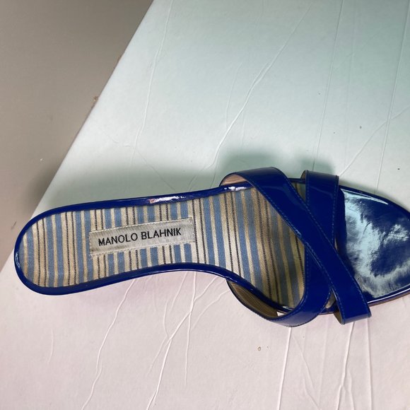 Manolo Blahnik Callamu Blue Patent Leather sandals - Picture 2 of 5